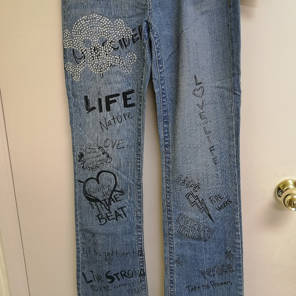 Jean - Picture 3 of 7